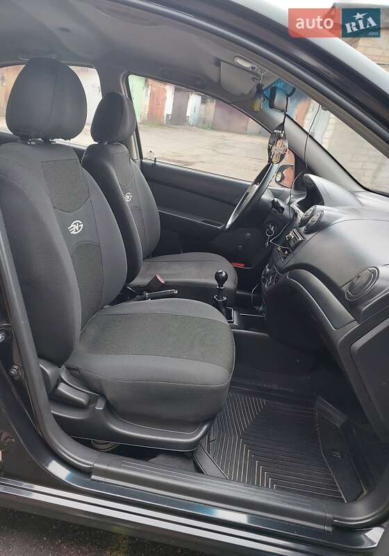 Седан Chevrolet Aveo 2009 в Кривому Розі