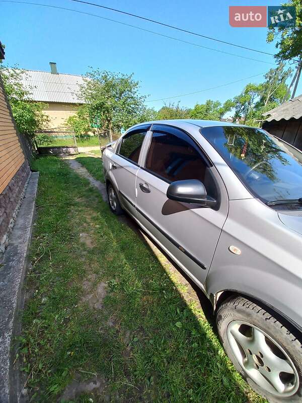 Седан Chevrolet Aveo 2007 в Вараші