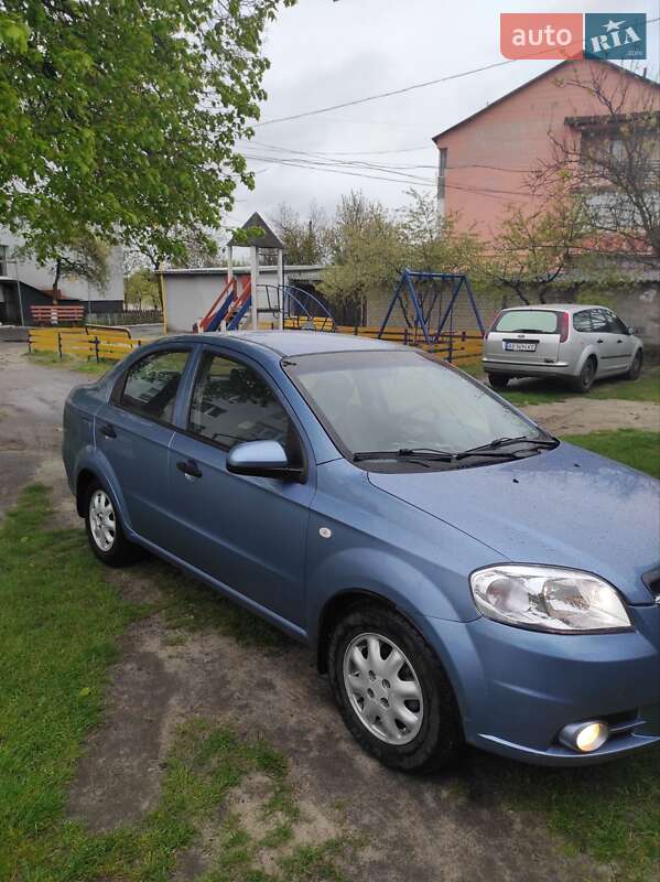 Седан Chevrolet Aveo 2006 в Ровно
