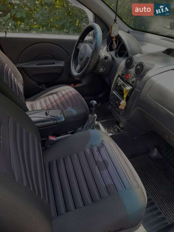 Седан Chevrolet Aveo 2005 в Ізюмі