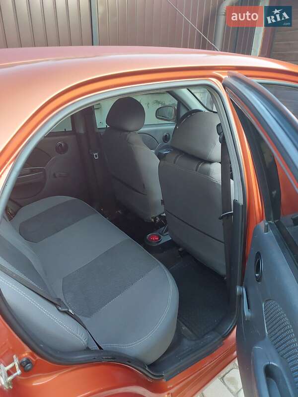 Седан Chevrolet Aveo 2005 в Тернополе