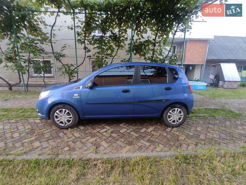 Хэтчбек Chevrolet Aveo 2009 в Хусте