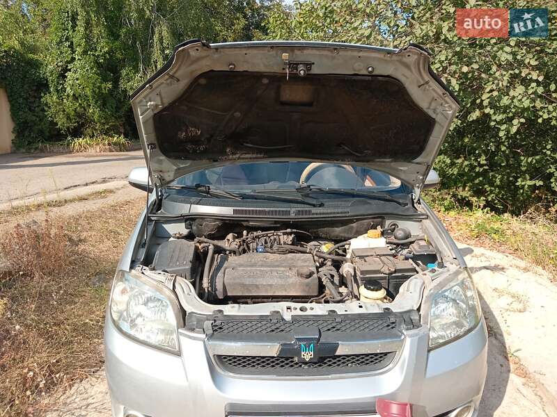 Седан Chevrolet Aveo 2008 в Кривом Роге