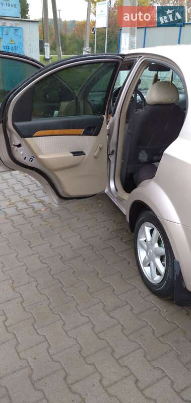 Седан Chevrolet Aveo 2008 в Черновцах