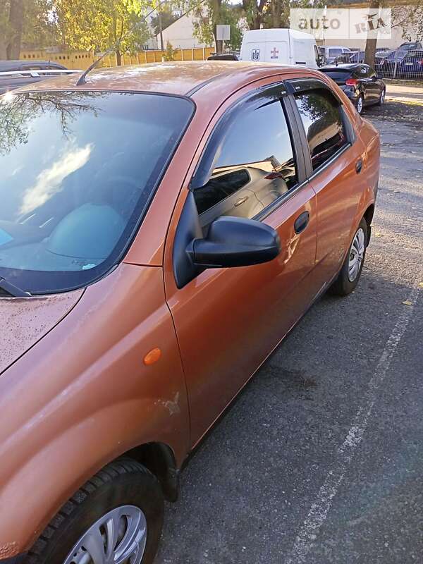 Седан Chevrolet Aveo 2005 в Киеве