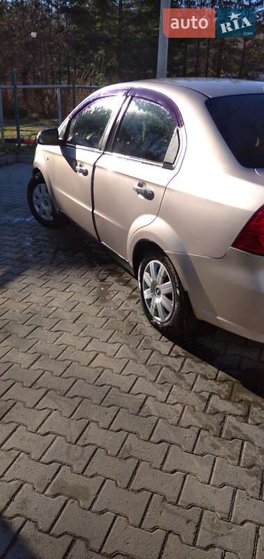 Седан Chevrolet Aveo 2008 в Черновцах