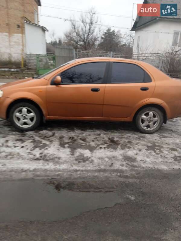Седан Chevrolet Aveo 2005 в Сарнах
