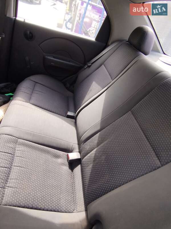 Седан Chevrolet Aveo 2005 в Днепре