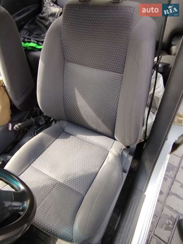 Седан Chevrolet Aveo 2005 в Днепре