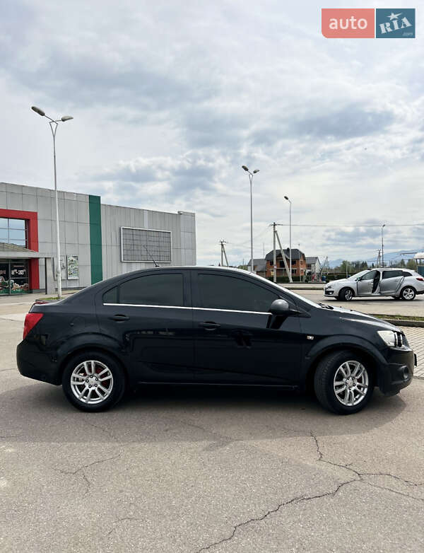 Седан Chevrolet Aveo 2012 в Хусті