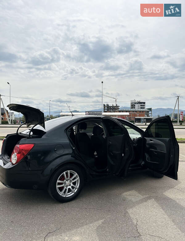Седан Chevrolet Aveo 2012 в Хусті