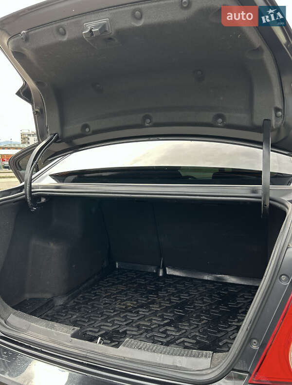 Седан Chevrolet Aveo 2012 в Хусті