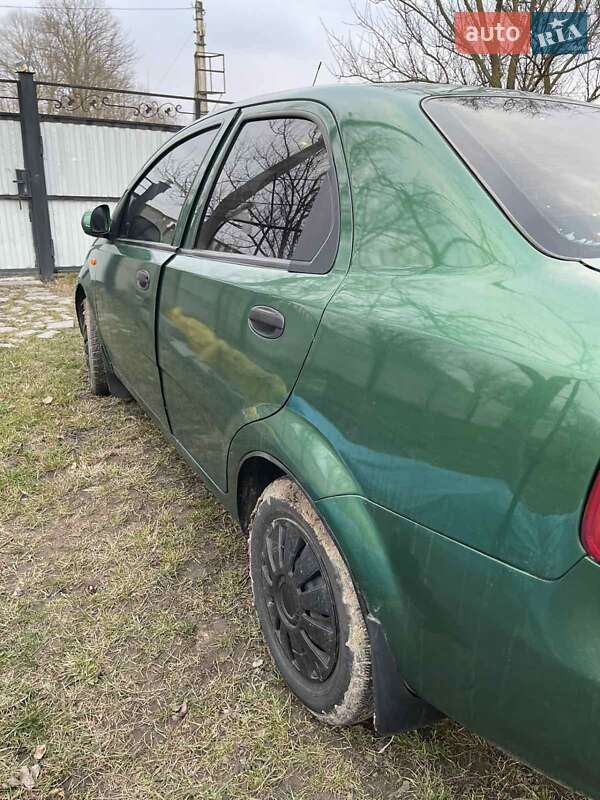 Седан Chevrolet Aveo 2004 в Києві