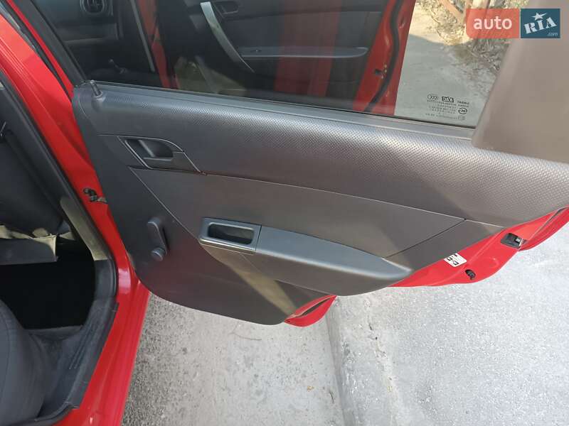 Седан Chevrolet Aveo 2006 в Києві