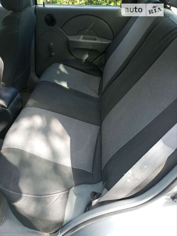 Седан Chevrolet Aveo 2004 в Новгород-Сіверському