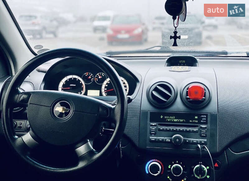 Хэтчбек Chevrolet Aveo 2010 в Коростышеве