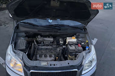 Хетчбек Chevrolet Aveo 2008 в Дніпрі