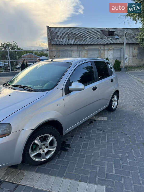 Хэтчбек Chevrolet Aveo 2006 в Кропивницком