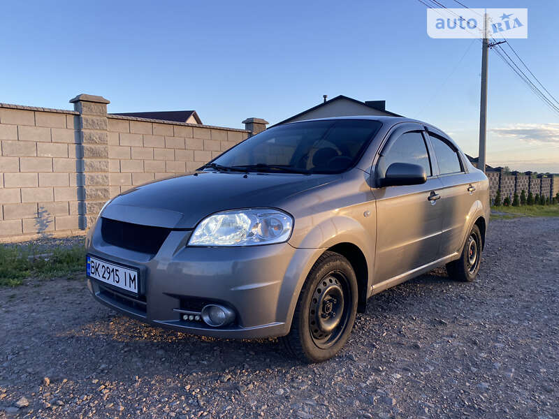 Седан Chevrolet Aveo 2011 в Ровно