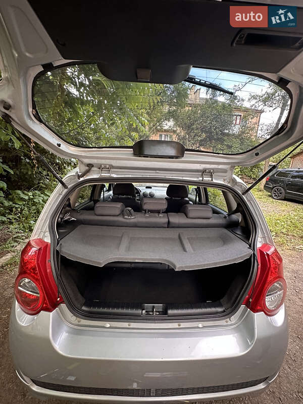 Хетчбек Chevrolet Aveo 2012 в Ужгороді