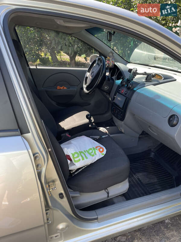 Седан Chevrolet Aveo 2005 в Синельниково