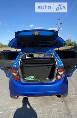 Хетчбек Chevrolet Aveo 2011 в 