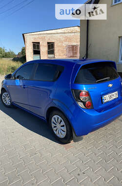 Хетчбек Chevrolet Aveo 2011 в 