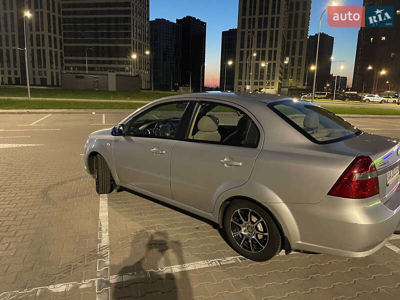 Седан Chevrolet Aveo 2007 в Киеве