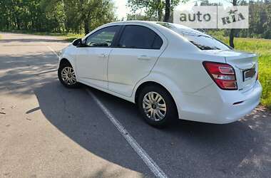 Седан Chevrolet Aveo 2018 в Києві