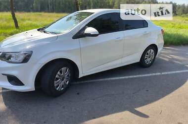 Седан Chevrolet Aveo 2018 в Києві