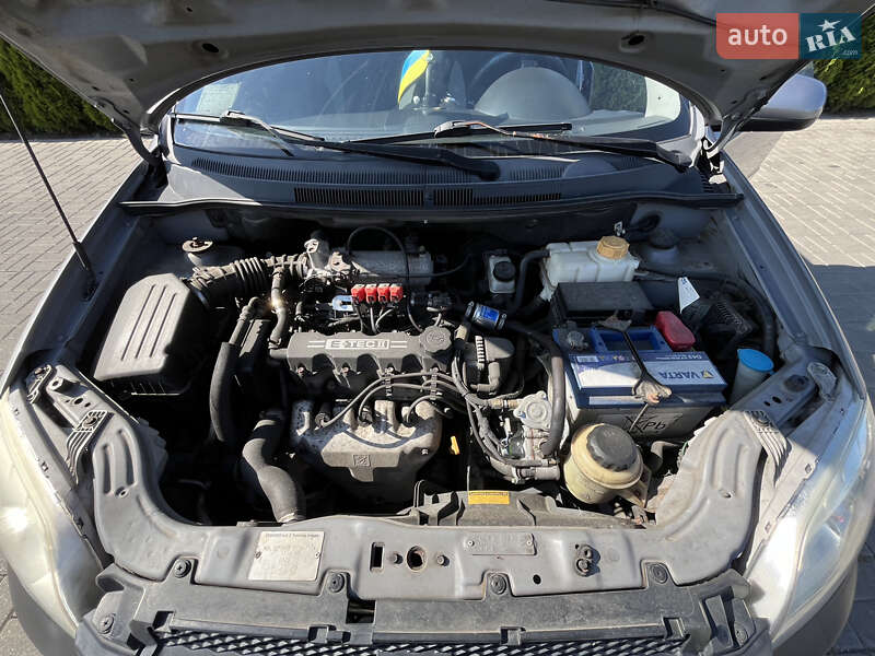 Седан Chevrolet Aveo 2006 в Софиевской Борщаговке