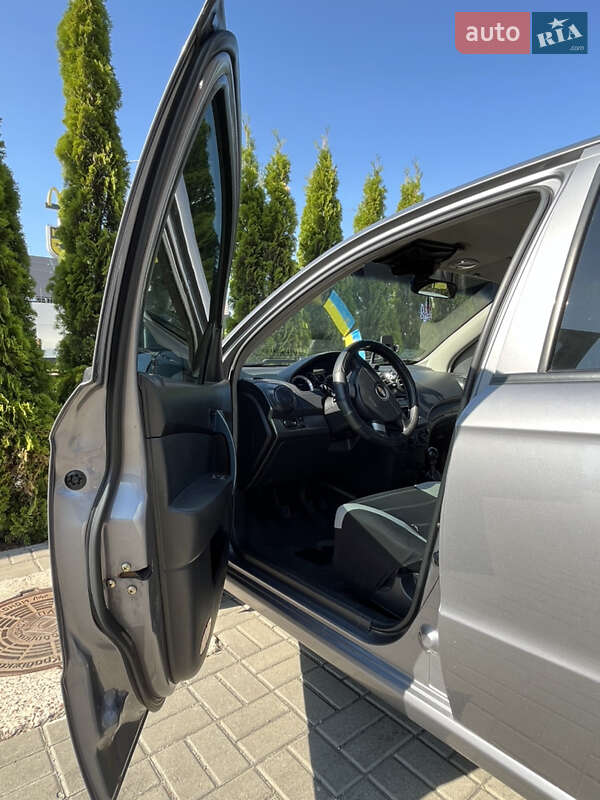 Седан Chevrolet Aveo 2006 в Софиевской Борщаговке