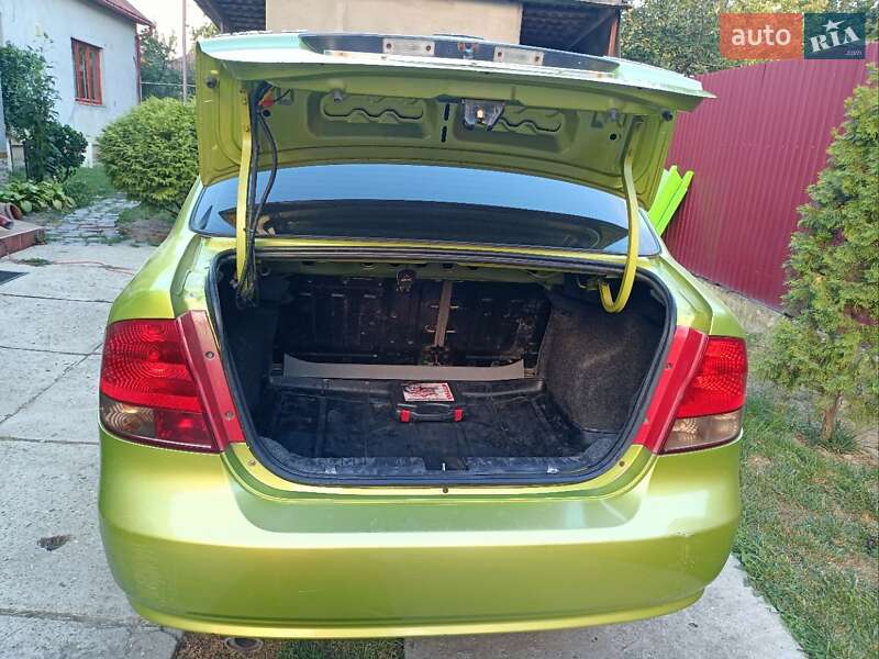 Седан Chevrolet Aveo 2005 в Берегово