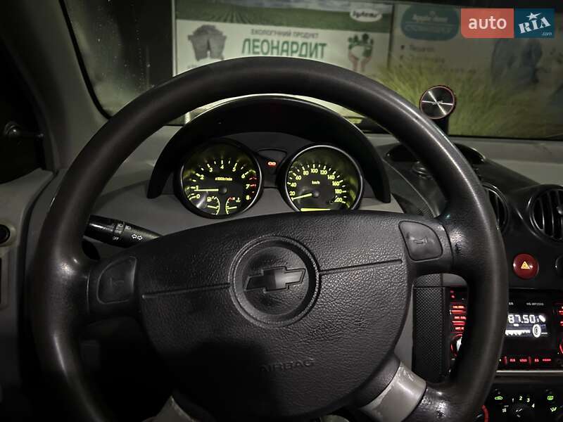 Хэтчбек Chevrolet Aveo 2005 в Виноградове