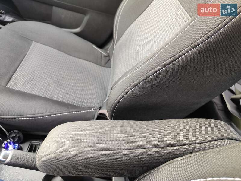 Седан Chevrolet Aveo 2013 в Киеве