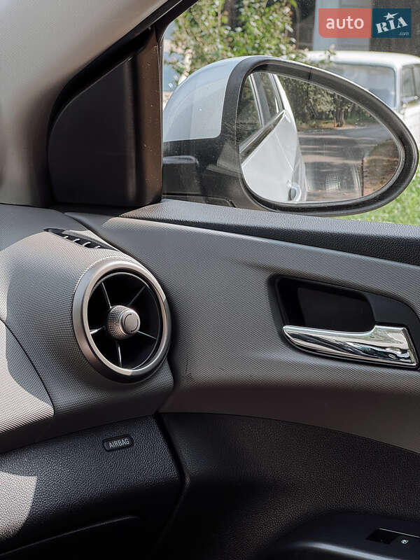 Хэтчбек Chevrolet Aveo 2011 в Черновцах