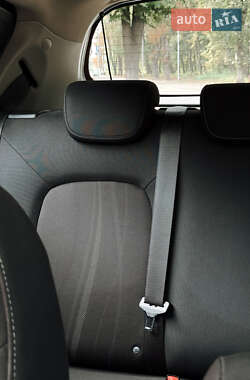 Хэтчбек Chevrolet Aveo 2011 в 