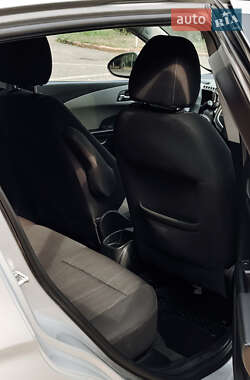 Хэтчбек Chevrolet Aveo 2011 в 