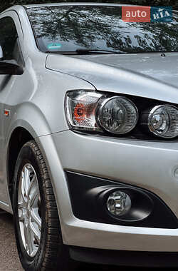Хэтчбек Chevrolet Aveo 2011 в 