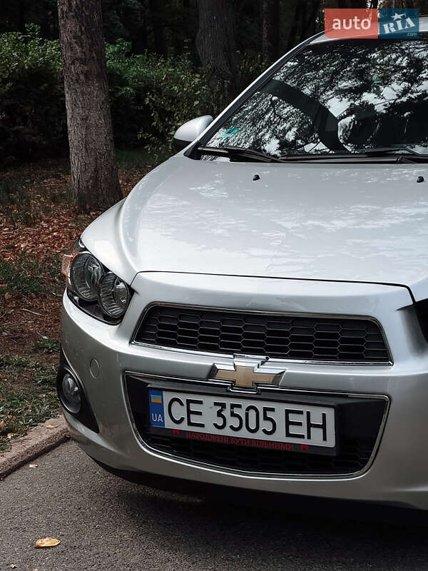 Хэтчбек Chevrolet Aveo 2011 в Черновцах