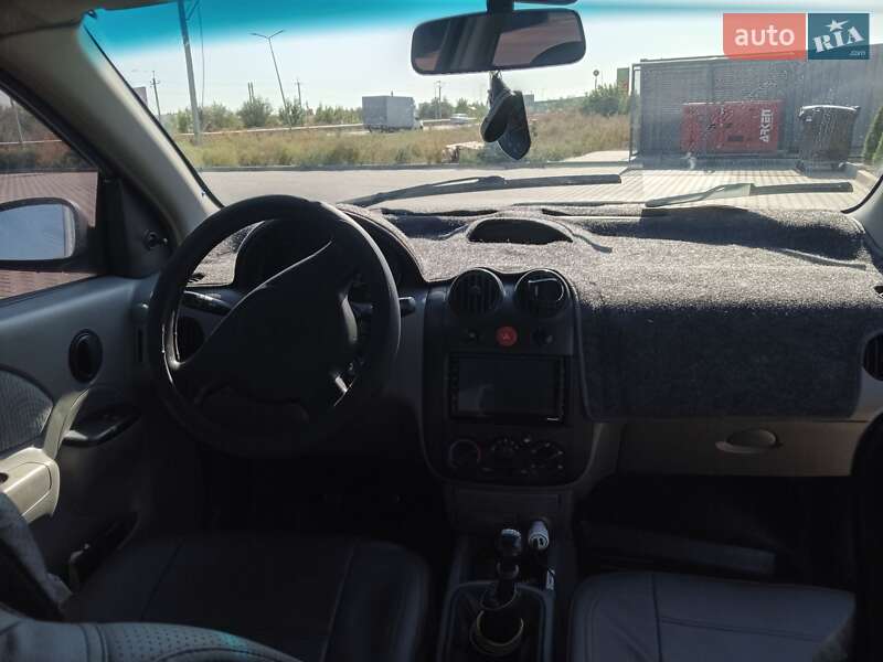 Седан Chevrolet Aveo 2005 в Днепре