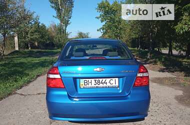 Седан Chevrolet Aveo 2009 в Окнах