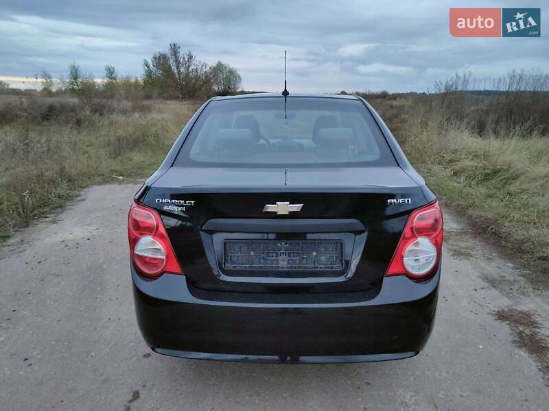 Седан Chevrolet Aveo 2012 в Чернигове