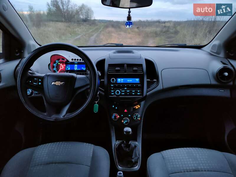 Седан Chevrolet Aveo 2012 в Чернигове