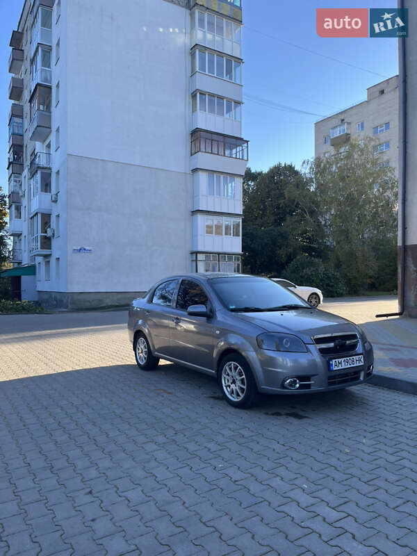 Седан Chevrolet Aveo 2008 в Звягелі