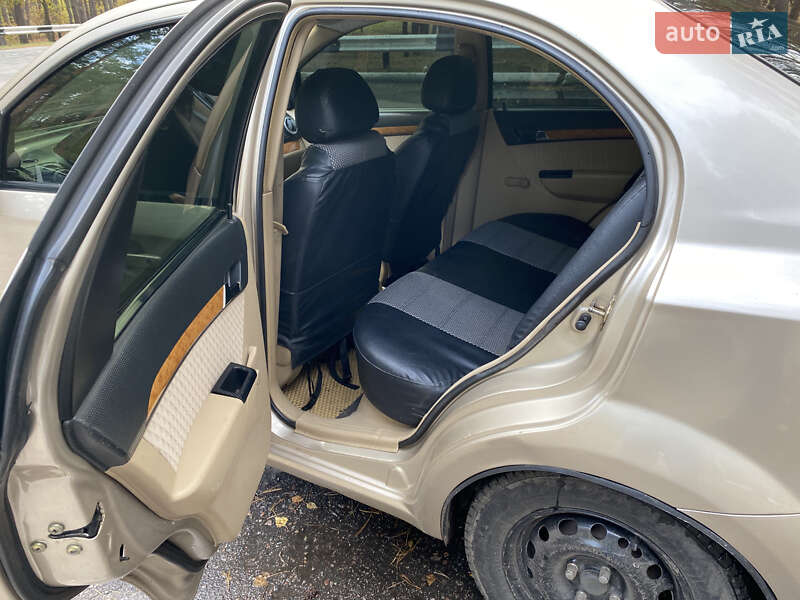 Седан Chevrolet Aveo 2007 в Краснограді
