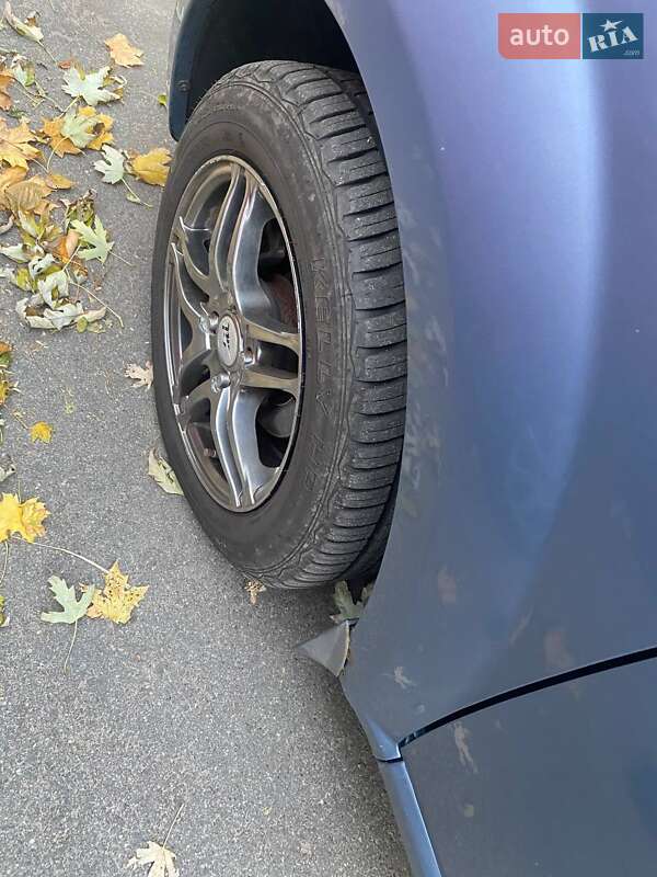 Седан Chevrolet Aveo 2006 в Києві