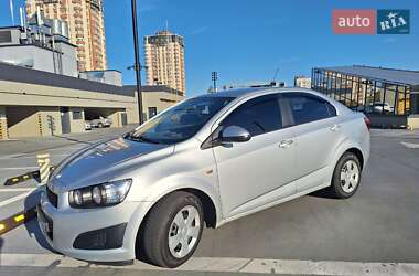 Седан Chevrolet Aveo 2012 в Києві