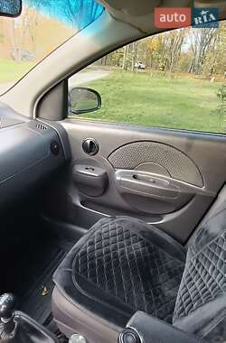Хэтчбек Chevrolet Aveo 2006 в 