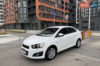 Седан Chevrolet Aveo 2012 в Києві